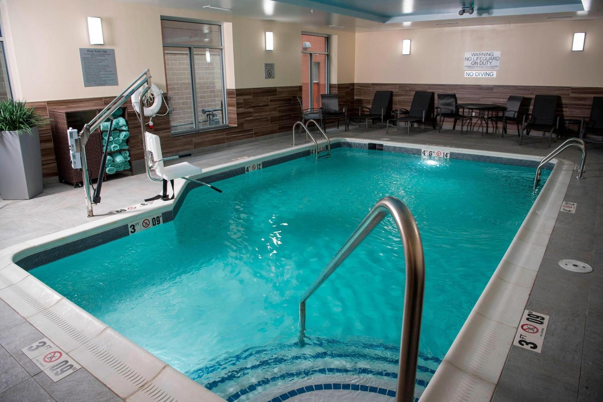 Fairfield Inn & Suites By Marriott Cincinnati Uptown/University Area Eksteriør billede